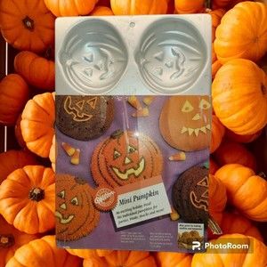 1989 Wilton MINI PUMPKINS Cake Pan 6 Cavity Mold #2105-1499